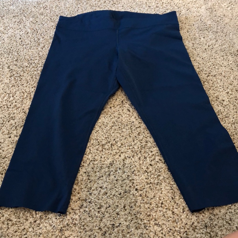 Under Armour navy workout Capri leggings